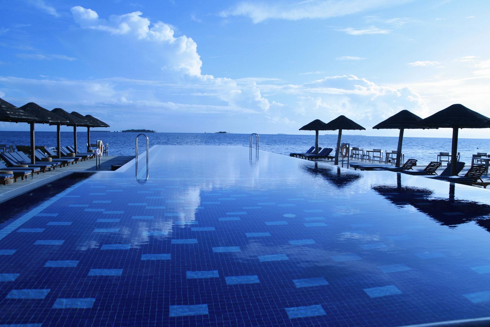 Rooftop Horizon Pool